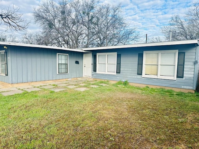 ranch-style house with a front yard