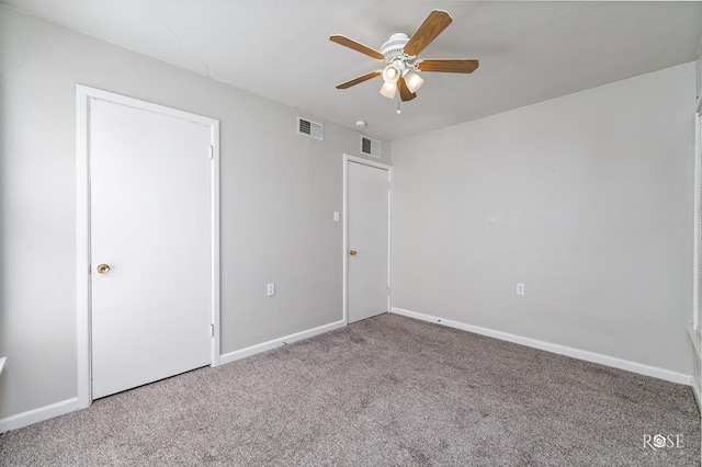 carpeted empty room featuring ceiling fan