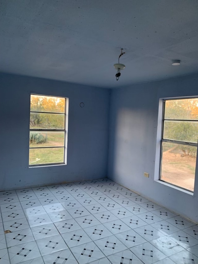 620 W 19th St, San Angelo, TX 76903 - view of tiled empty room