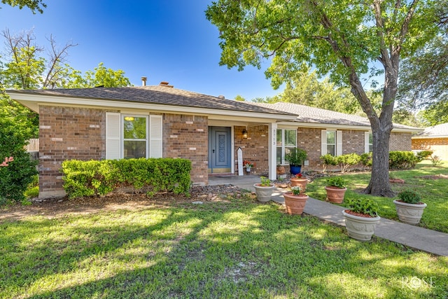 2713 Canyon Creek Dr, San Angelo, TX 76904 - ranch-style home featuring a front lawn and brick siding