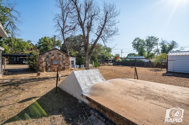 view of yard with a storage unit