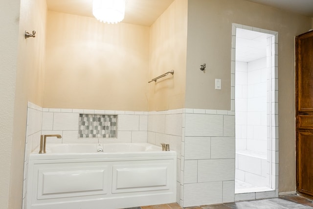 3329 Clearview Dr, San Angelo, TX 76904 - bathroom with a garden tub