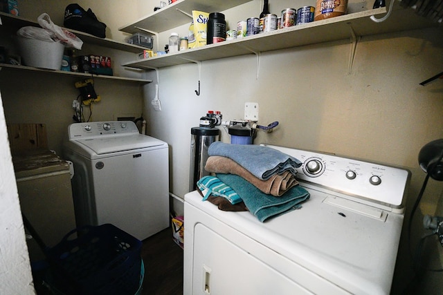 7229 Sun Ln, San Angelo, TX 76901 - laundry area featuring independent washer and dryer and wood finished floors