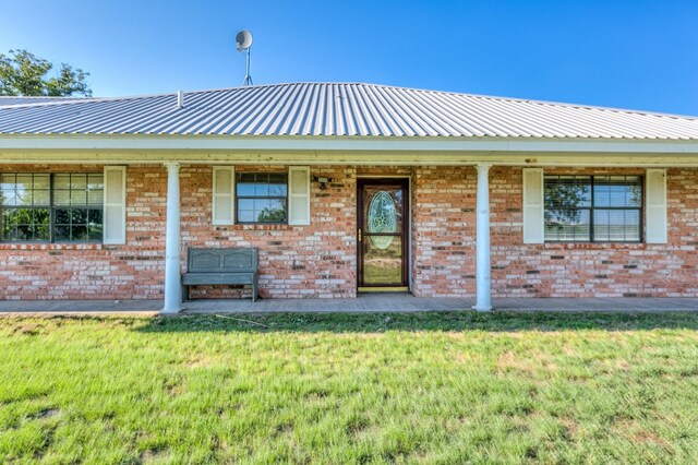 exterior space with a yard