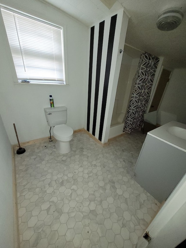 bathroom with toilet, vanity, and a shower with curtain