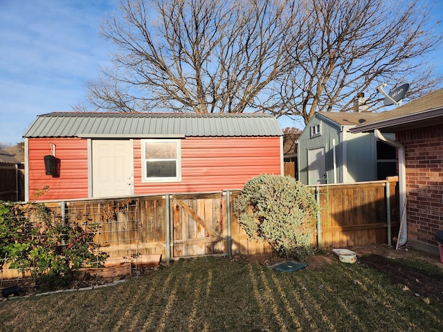 view of outdoor structure featuring a yard