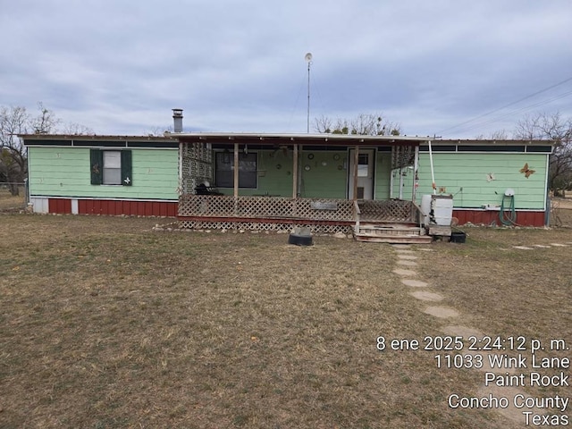view of front of property with a front lawn and a porch