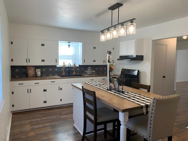 62 E 39th St, San Angelo, TX 76903 - kitchen featuring a sink, under cabinet range hood, range, and white cabinets