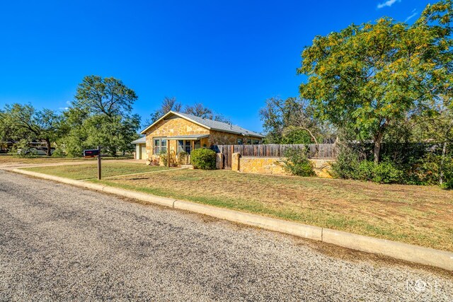 view of front of house with a front lawn