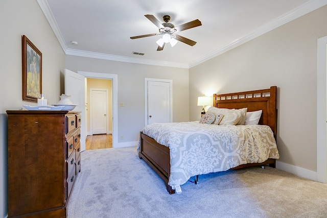 bedroom with light carpet, ornamental molding, and ceiling fan