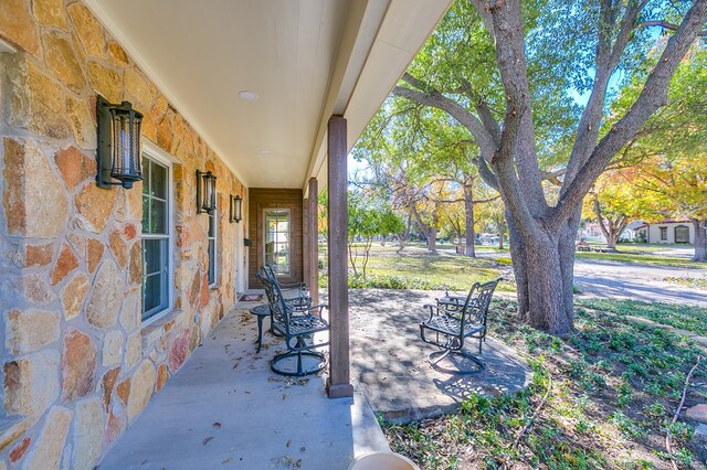 view of patio / terrace with covered porch