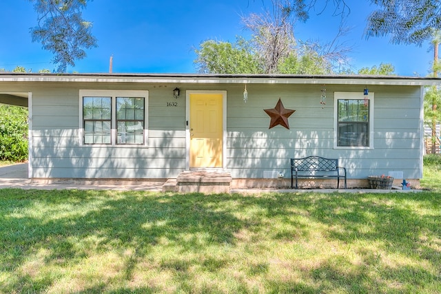 1632 Mission Ave, San Angelo, TX 76905 - ranch-style home with a front lawn