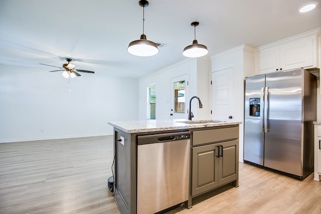 909 E 39th St, San Angelo, TX 76903 - kitchen with stainless steel appliances, light wood-type flooring, ornamental molding, ceiling fan, and hanging light fixtures