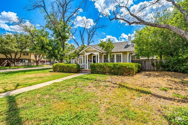 view of front of house featuring a front yard