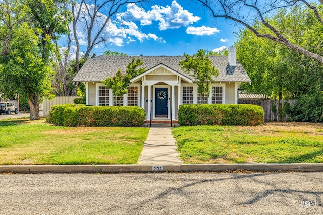 view of front of property with a front yard