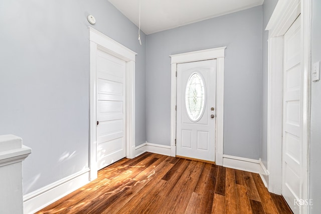 2 N Adams St, San Angelo, TX 76901 - foyer with wood finished floors and baseboards