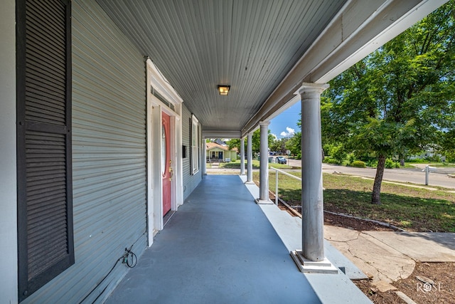 2 N Adams St, San Angelo, TX 76901 - view of covered porch