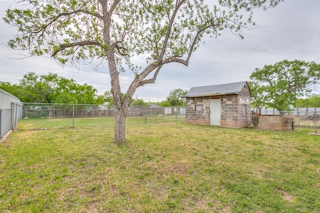 view of yard featuring an outdoor structure, a storage unit, and a fenced backyard