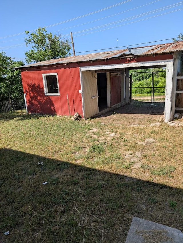 718 N Adams Ave, San Angelo, TX 76901 - view of outbuilding