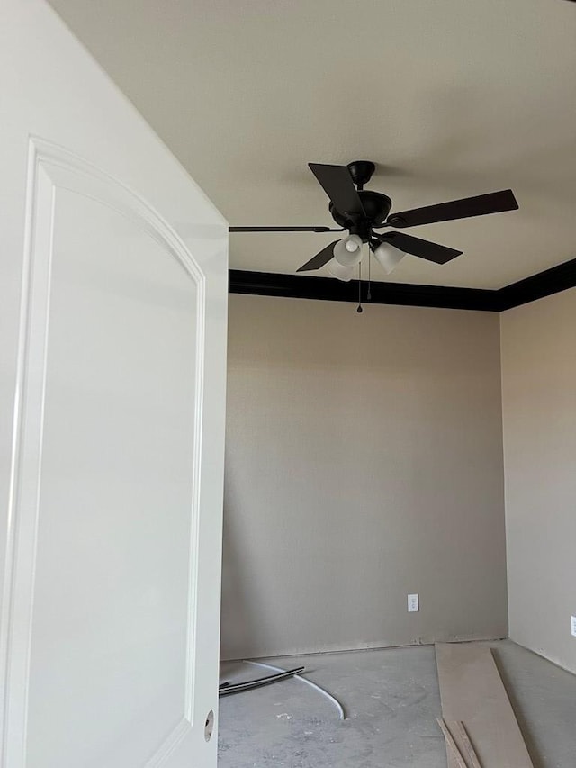 empty room with ceiling fan