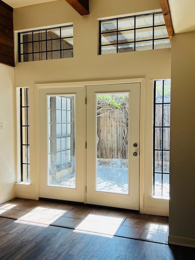 1723 Utah Ave, San Angelo, TX 76904 - entryway with wood finished floors and a high ceiling