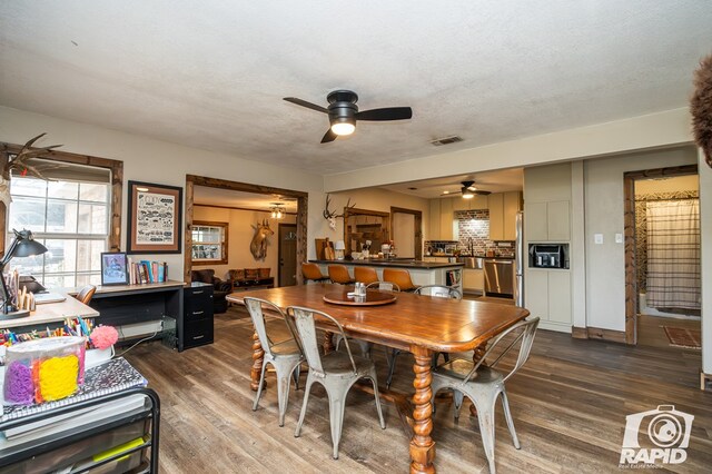 715 E Main St, Bronte, TX 76933 - dining area with a ceiling fan, wood finished floors, and a textured ceiling