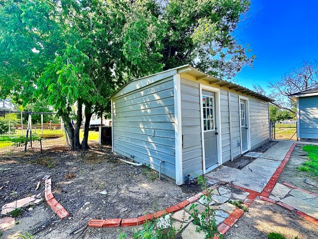 903 N 4th St, Ballinger, TX 76821 - photo 5
