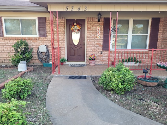 property entrance with covered porch