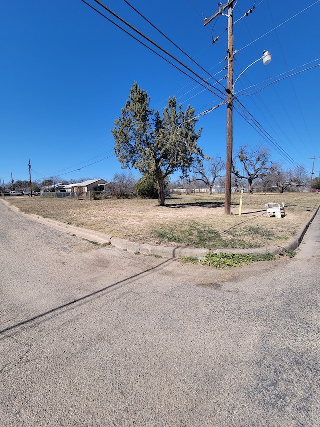 Listing photo 2 for 1230 Culberson St Unit 16, San Angelo TX 76903