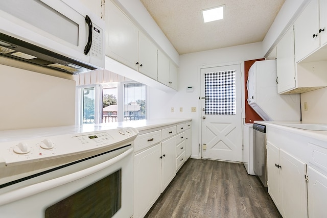 kitchen featuring sink, white cabinetry, a textured ceiling, dark hardwood / wood-style floors, and white appliances