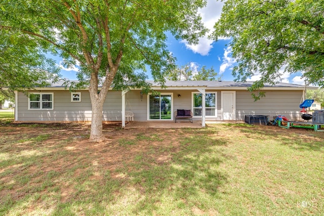 412 E Holmes Ave, Bronte, TX 76933 - rear view of house with a lawn and a patio