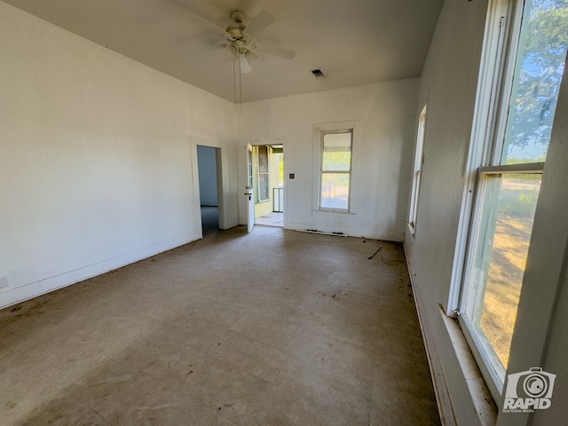 901 S Walnut St, Brady, TX 76825 - unfurnished room featuring a ceiling fan and concrete floors