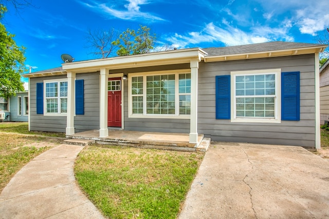 1619 Spaulding St, San Angelo, TX 76905 - view of front of home with a front yard and a porch