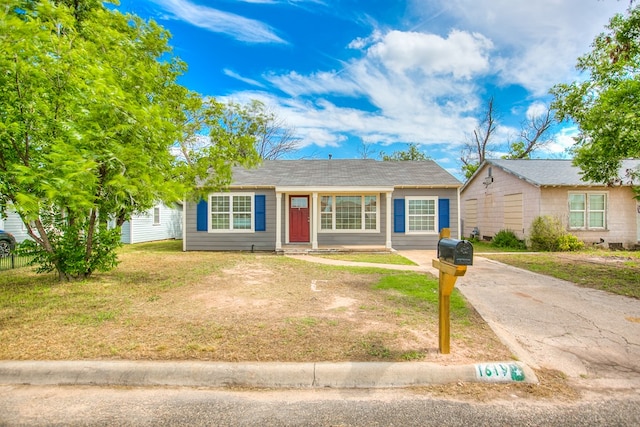 1619 Spaulding St, San Angelo, TX 76905 - bungalow with a front lawn