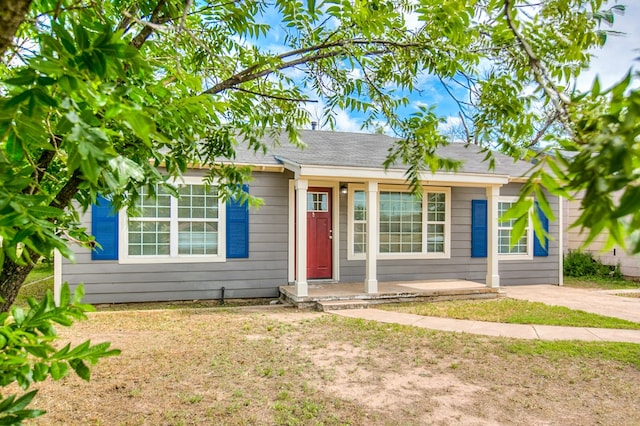 1619 Spaulding St, San Angelo, TX 76905 - ranch-style house featuring a front yard and covered porch