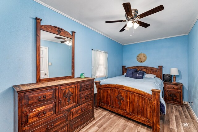 bedroom with ceiling fan, ornamental molding, and light hardwood / wood-style flooring