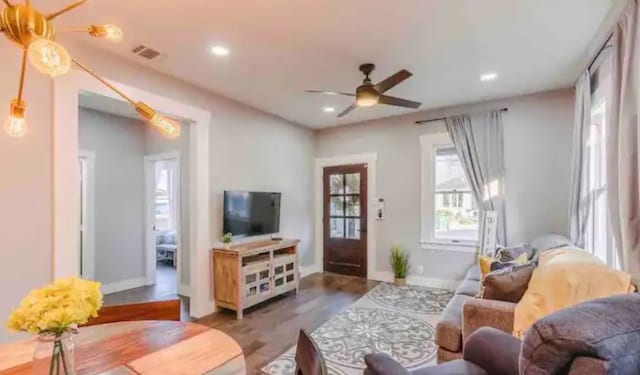 living area featuring light wood finished floors, visible vents, baseboards, recessed lighting, and a ceiling fan