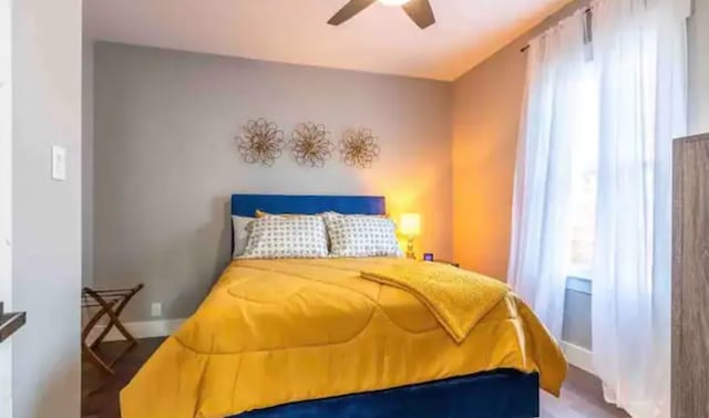 bedroom featuring baseboards and a ceiling fan