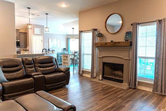 1901 Chesney Ln, San Angelo, TX 76904 - living room featuring dark wood-style floors, plenty of natural light, baseboards, and recessed lighting