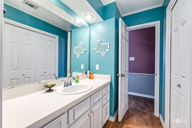 3405 Shadyhill Dr, San Angelo, TX 76904 - bathroom featuring wood finished floors, vanity, baseboards, and ornamental molding