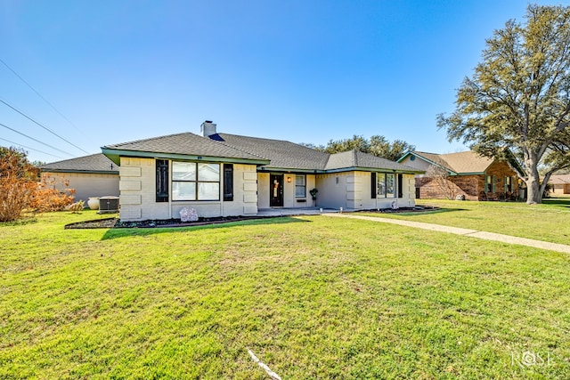 single story home featuring a front lawn