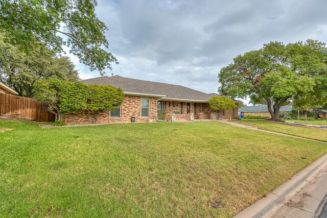 ranch-style home featuring a front yard