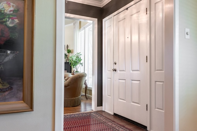 2611 Live Oak St, San Angelo, TX 76901 - entrance foyer with crown molding and wood finished floors
