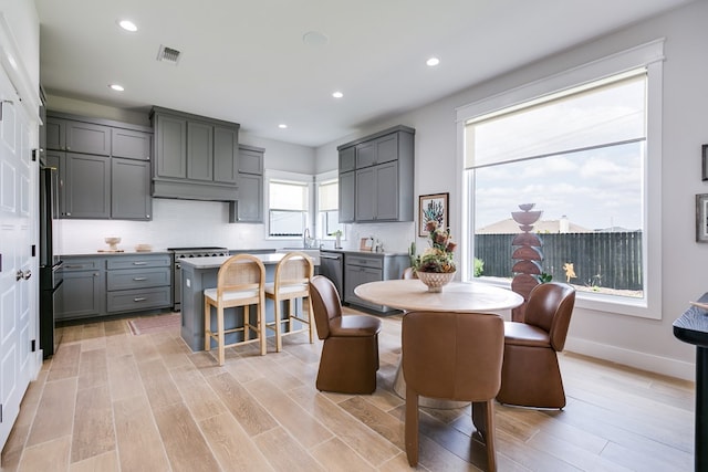 dining area featuring visible vents, recessed lighting, light wood-style floors, and baseboards