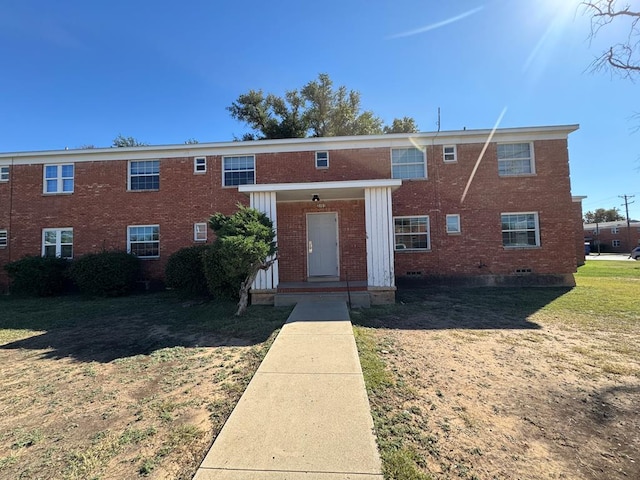 view of front of property with a front lawn