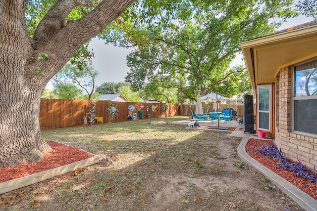 view of yard featuring a patio