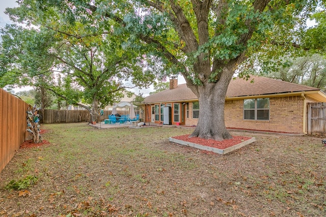 view of yard with a patio