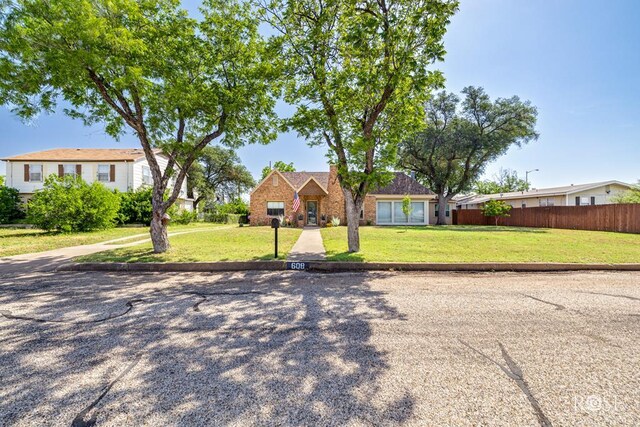608 E Parkway St, San Angelo, TX 76901 - photo 2