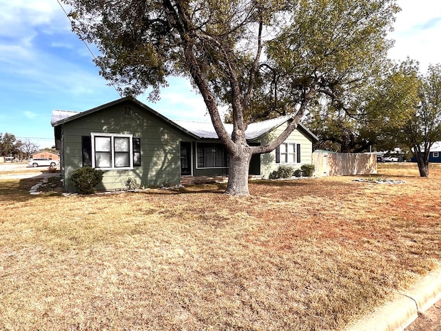 ranch-style house with a front yard