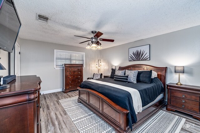 3513 Lindenwood Dr, San Angelo, TX 76904 - bedroom with wood finished floors, a ceiling fan, and a textured ceiling
